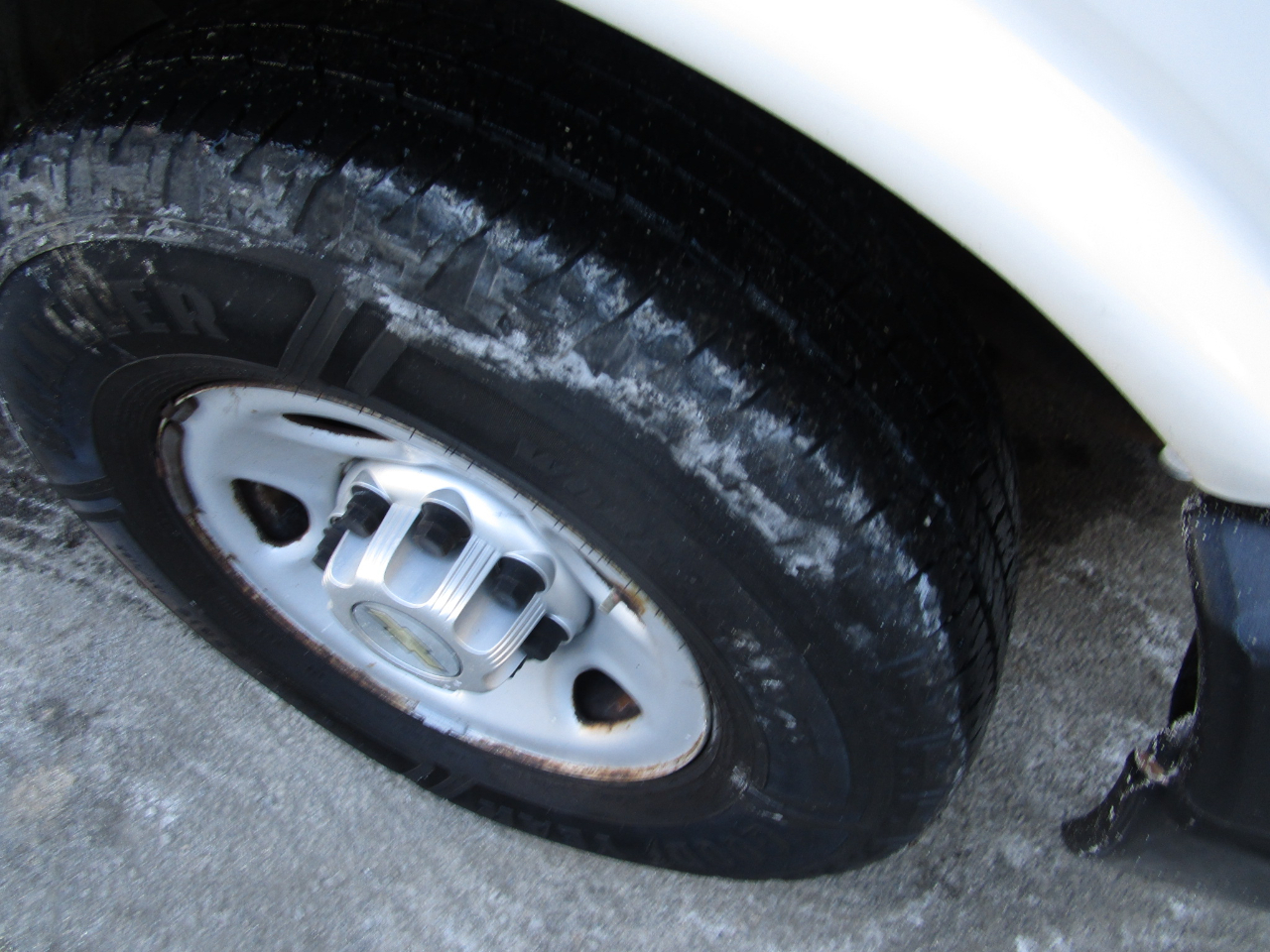 Chevrolet Express Cargo Van RWD 2500 135" 2011