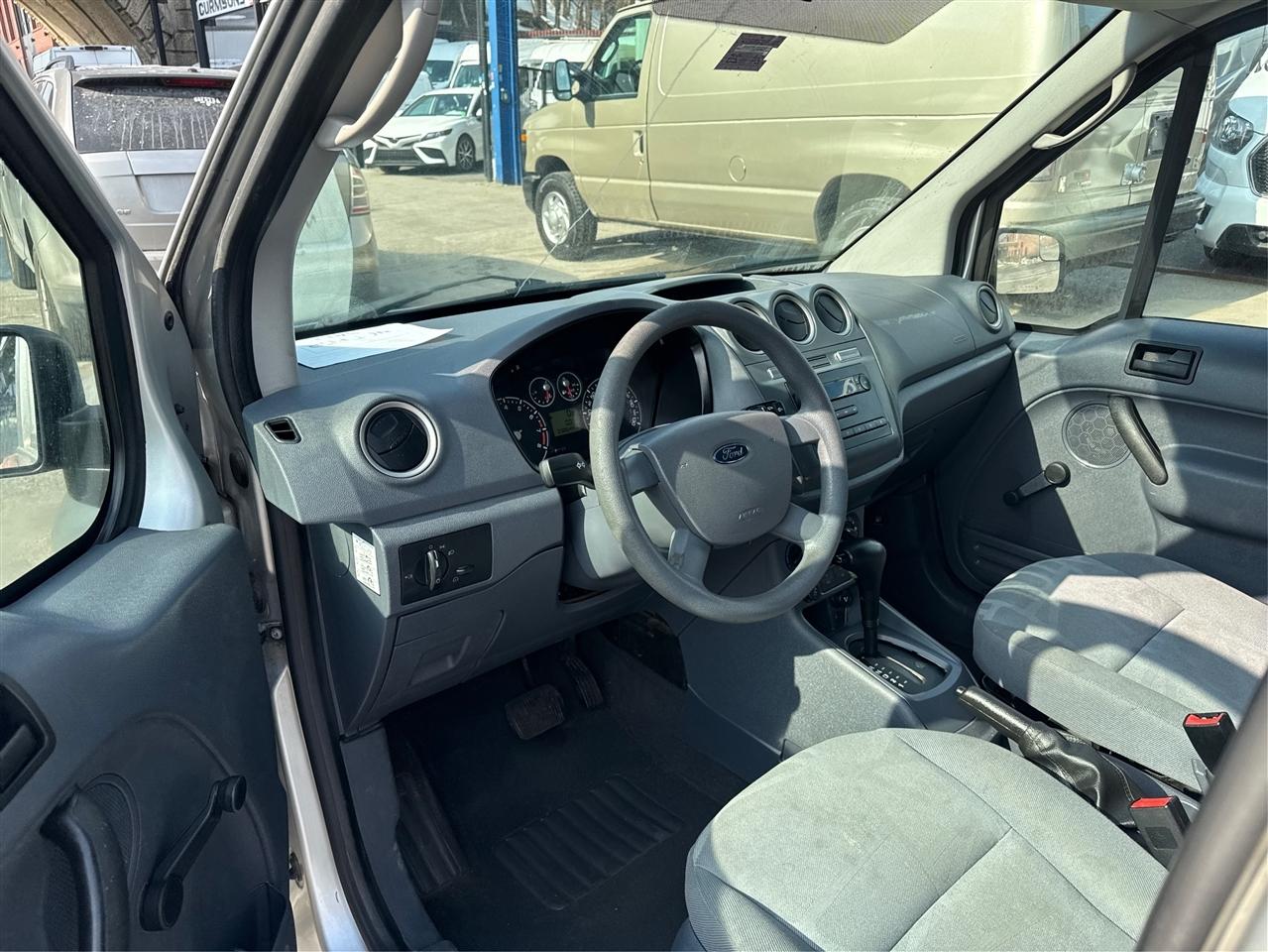 Ford Transit Connect 114.6" XL w/o side or rear door glass 2012