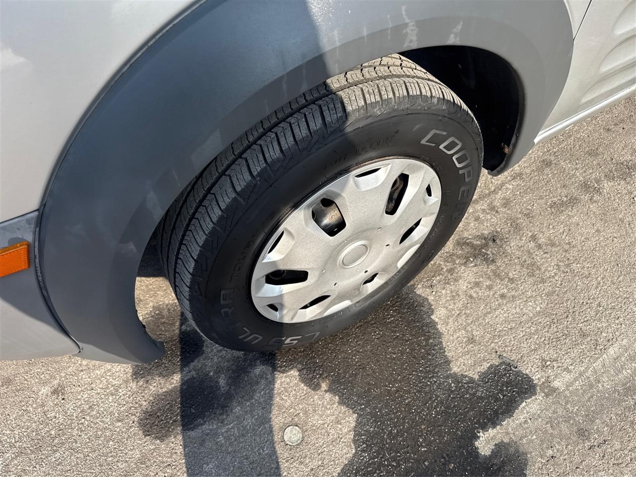 Ford Transit Connect 114.6" XL w/o side or rear door glass 2012