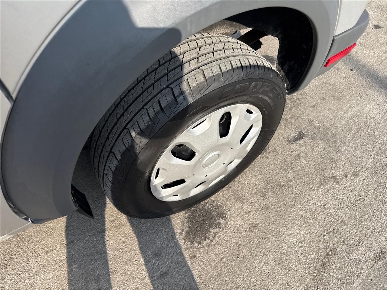 Ford Transit Connect 114.6" XL w/o side or rear door glass 2012