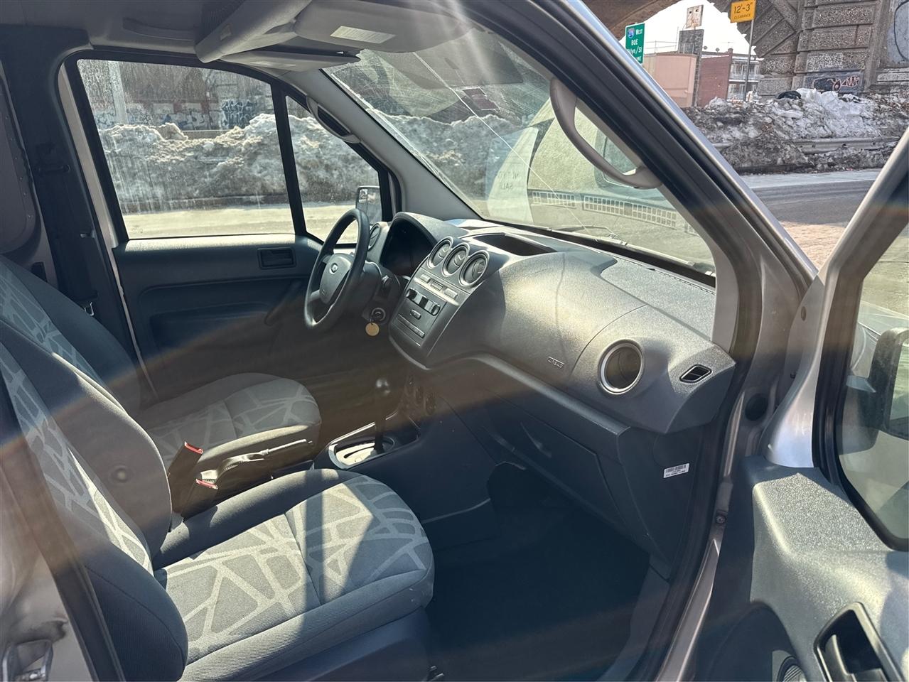 Ford Transit Connect 114.6" XL w/o side or rear door glass 2012