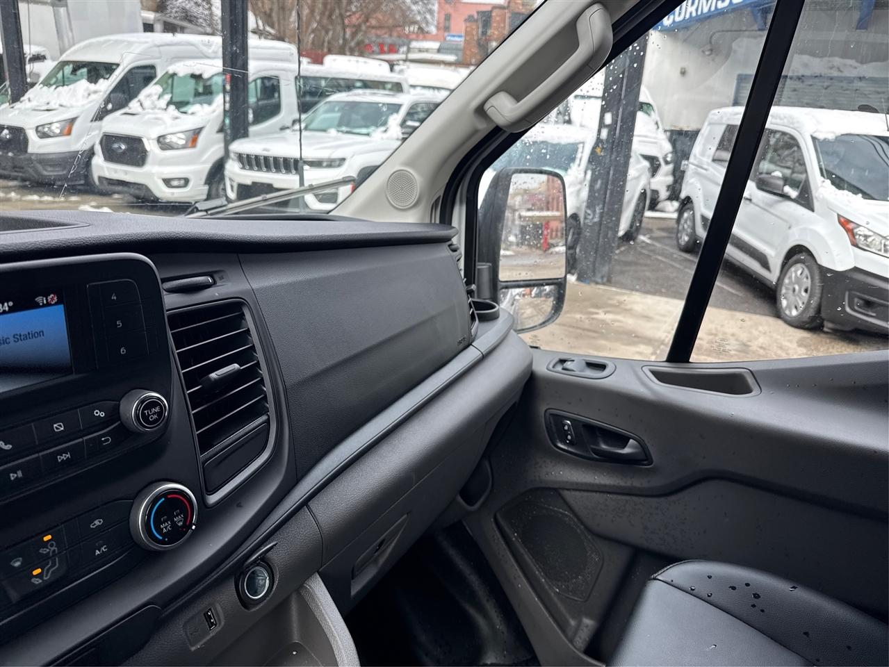 Ford Transit Cargo Van T-250 148" Med Rf 9070 GVWR RWD 2025