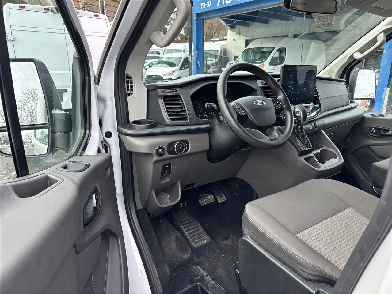 Ford Transit Passenger Wagon T-350 148" Low Roof XLT RWD 2025