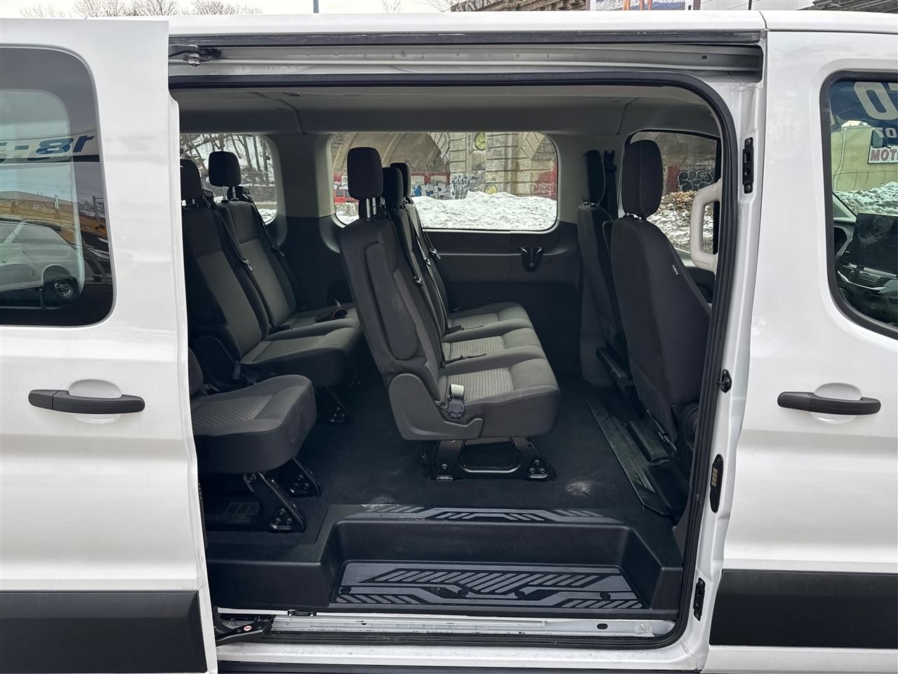 Ford Transit Passenger Wagon T-350 148" Low Roof XLT RWD 2025