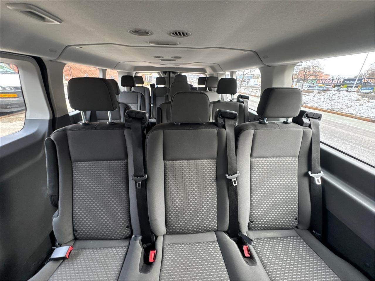 Ford Transit Passenger Wagon T-350 148" Low Roof XLT RWD 2025