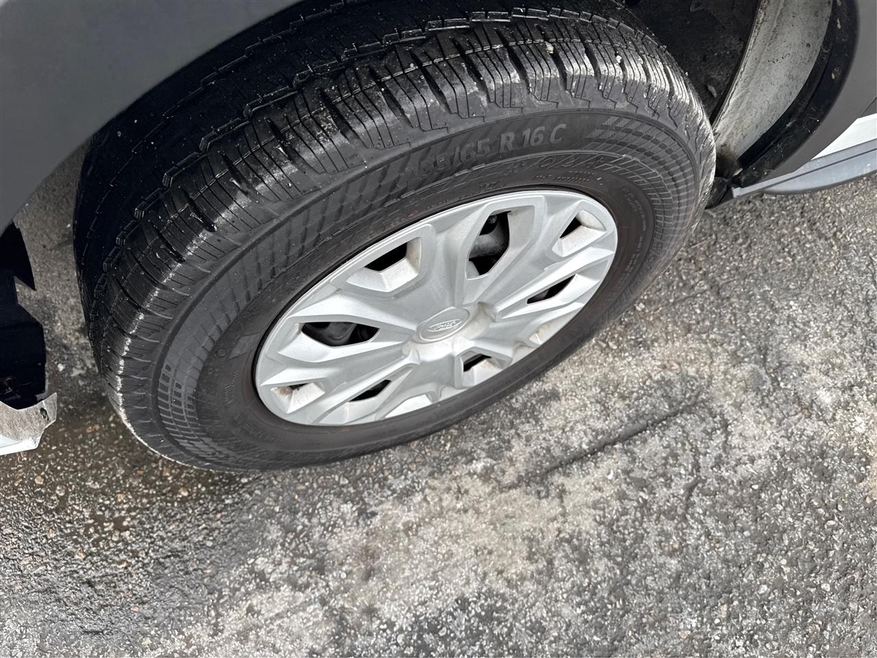 Ford Transit Passenger Wagon T-350 148" Low Roof XLT RWD 2025