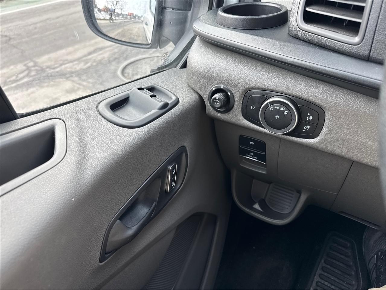 Ford Transit Passenger Wagon T-350 148" Low Roof XLT RWD 2025