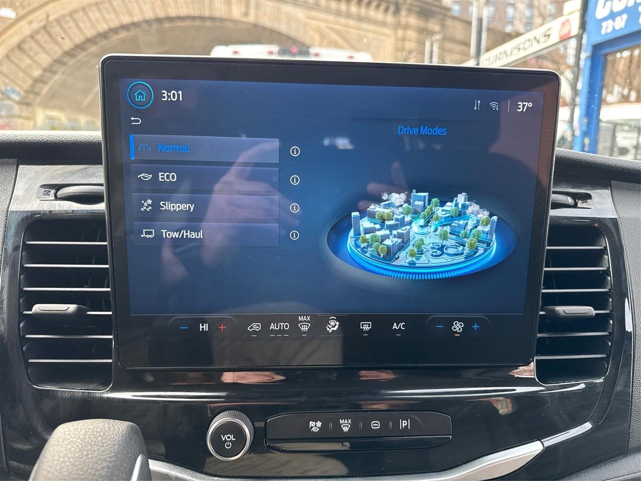 Ford Transit Passenger Wagon T-350 148" Low Roof XLT RWD 2025