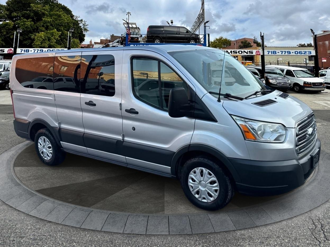 Ford Transit Wagon T-150 130" Low Roof XLT Swing-Out RH Dr 2017