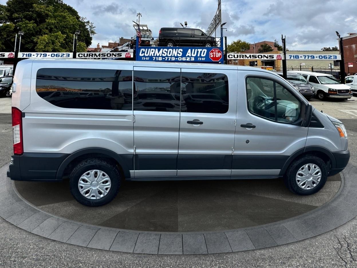 Ford Transit Wagon T-150 130" Low Roof XLT Swing-Out RH Dr 2017