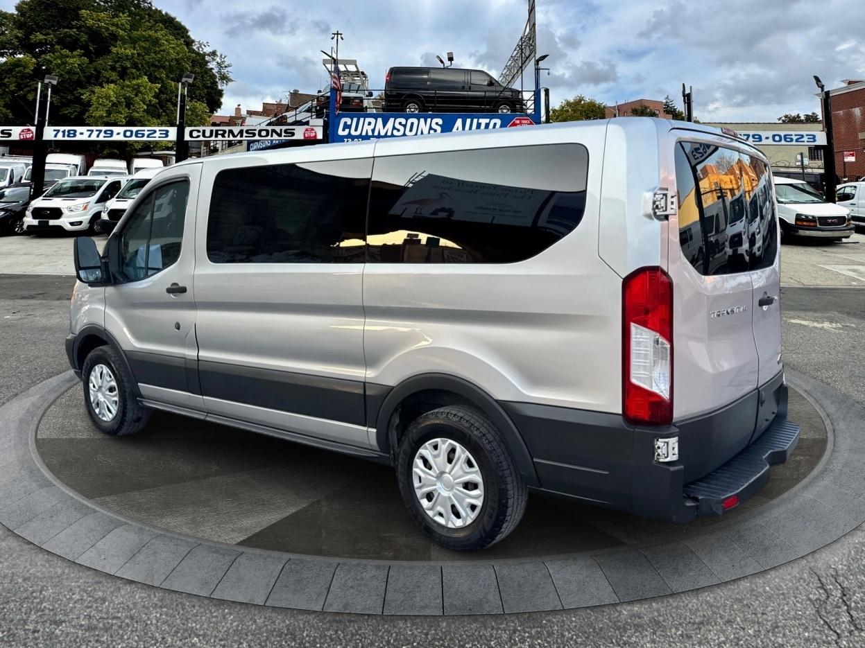 Ford Transit Wagon T-150 130" Low Roof XLT Swing-Out RH Dr 2017