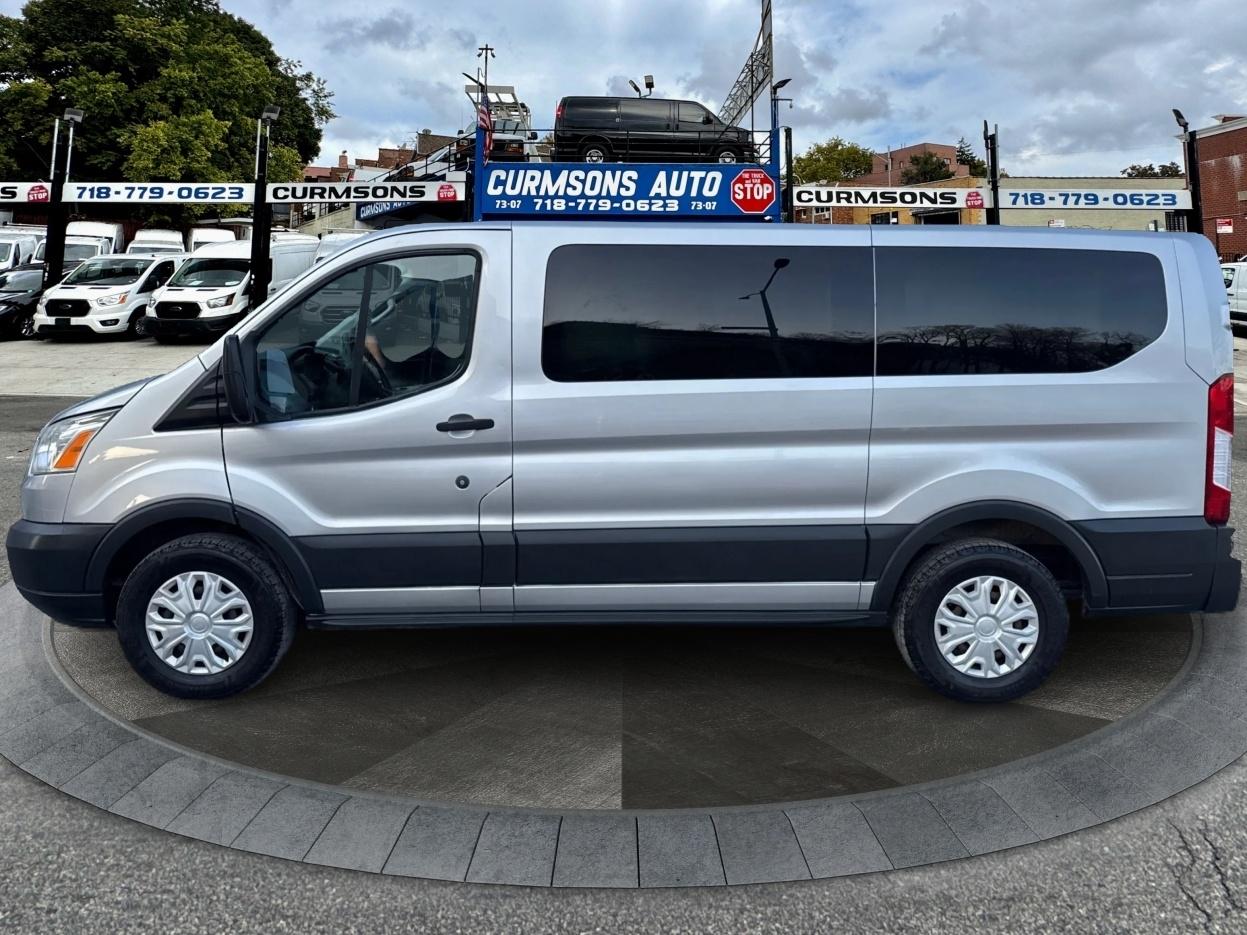 Ford Transit Wagon T-150 130" Low Roof XLT Swing-Out RH Dr 2017