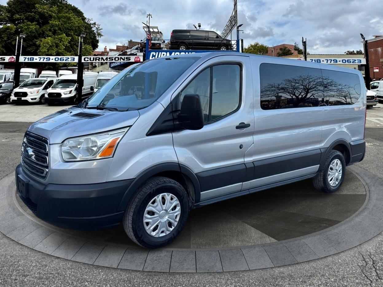 Ford Transit Wagon T-150 130" Low Roof XLT Swing-Out RH Dr 2017