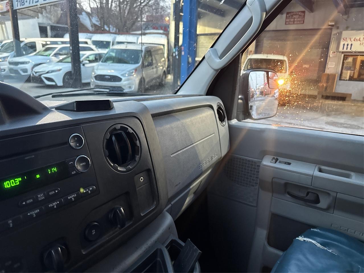 Ford Econoline Cargo Van E-250 2014