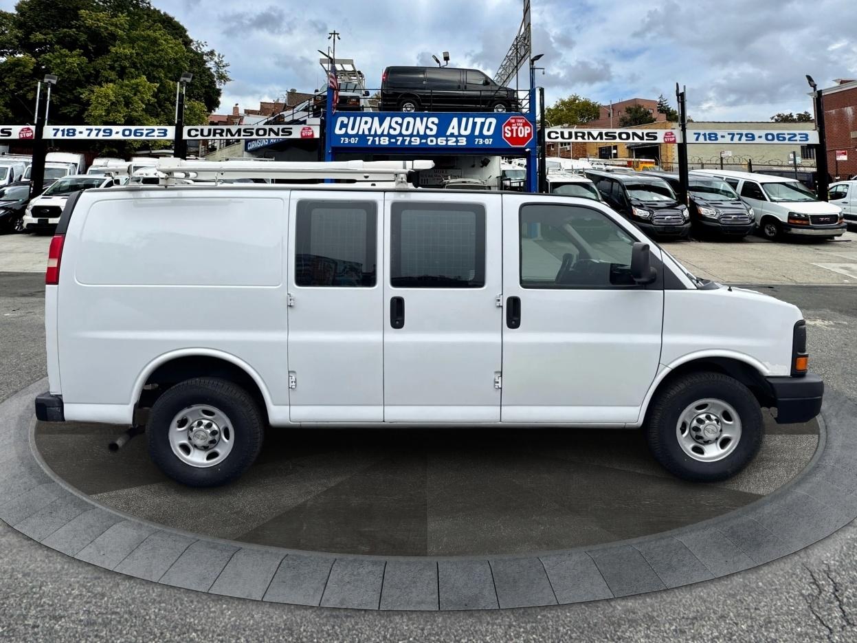 Chevrolet Express Cargo Van RWD 2500 135" 2011