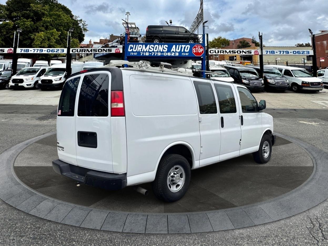 Chevrolet Express Cargo Van RWD 2500 135" 2011