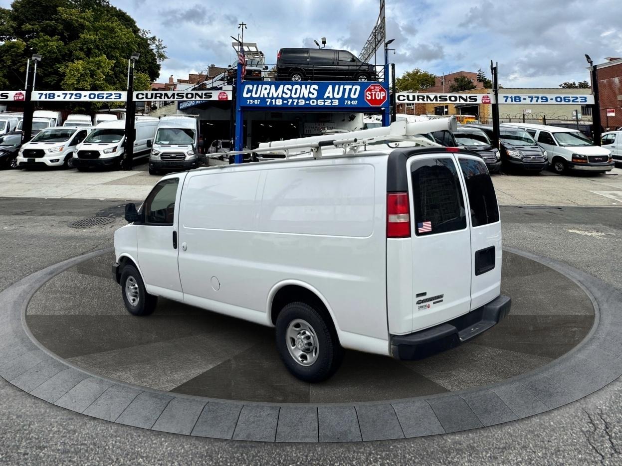 Chevrolet Express Cargo Van RWD 2500 135" 2011