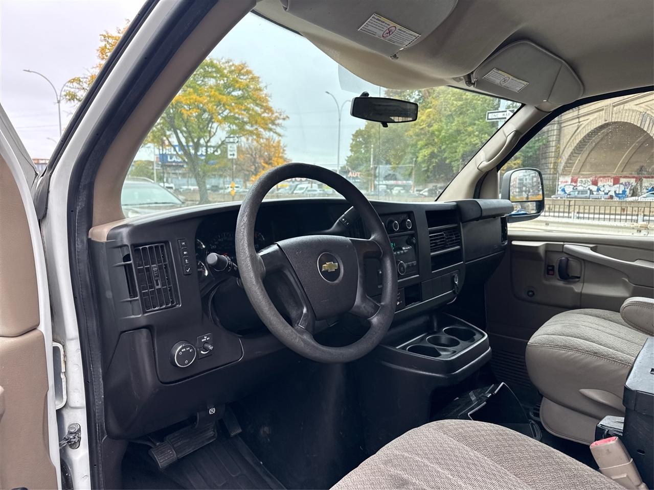 Chevrolet Express Cargo Van RWD 2500 135" 2011