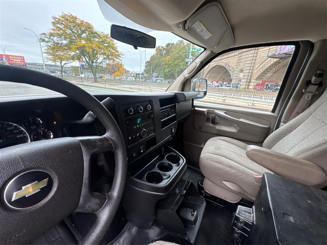 Chevrolet Express Cargo Van RWD 2500 135" 2011