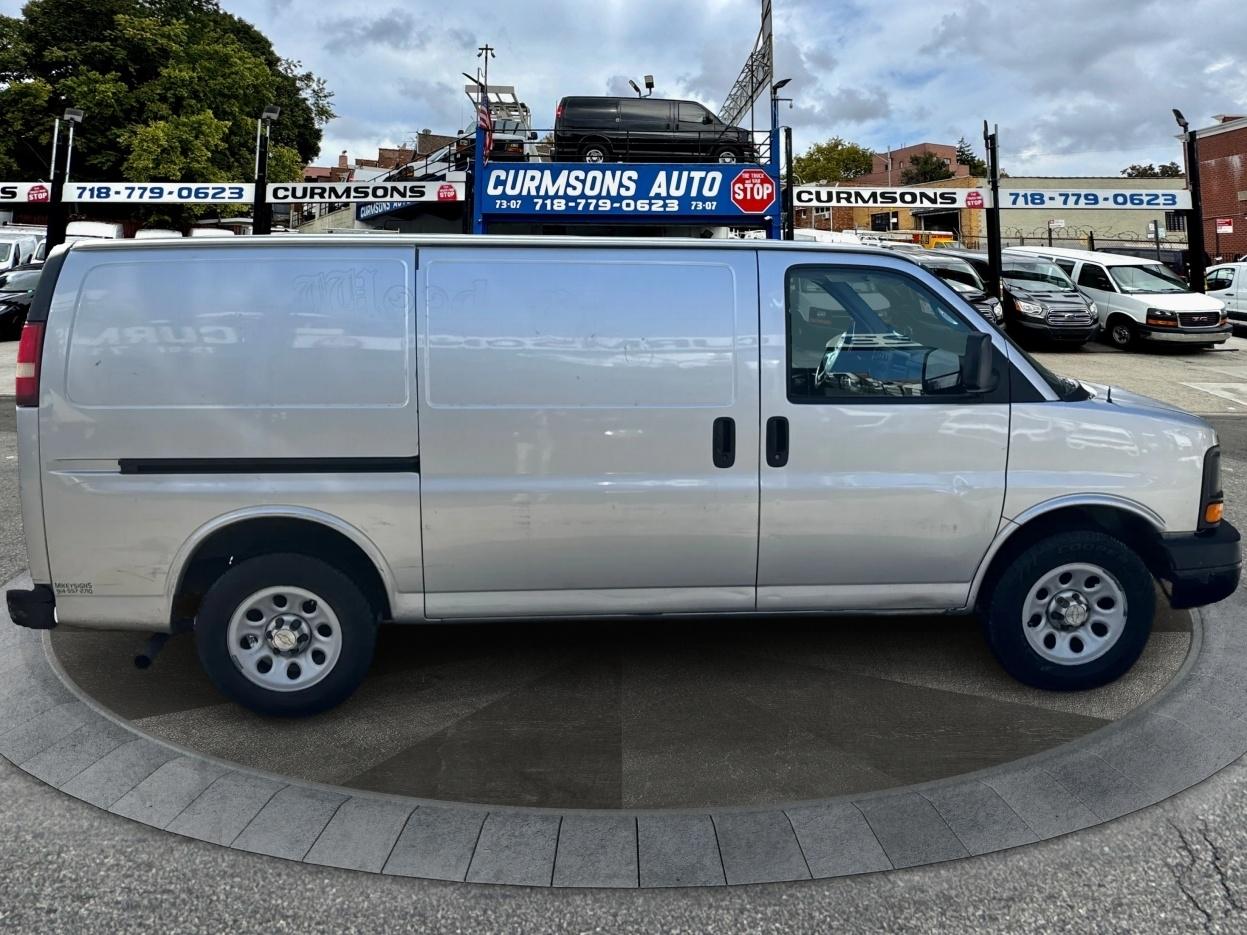 Chevrolet Express Cargo Van RWD 1500 135" 2010