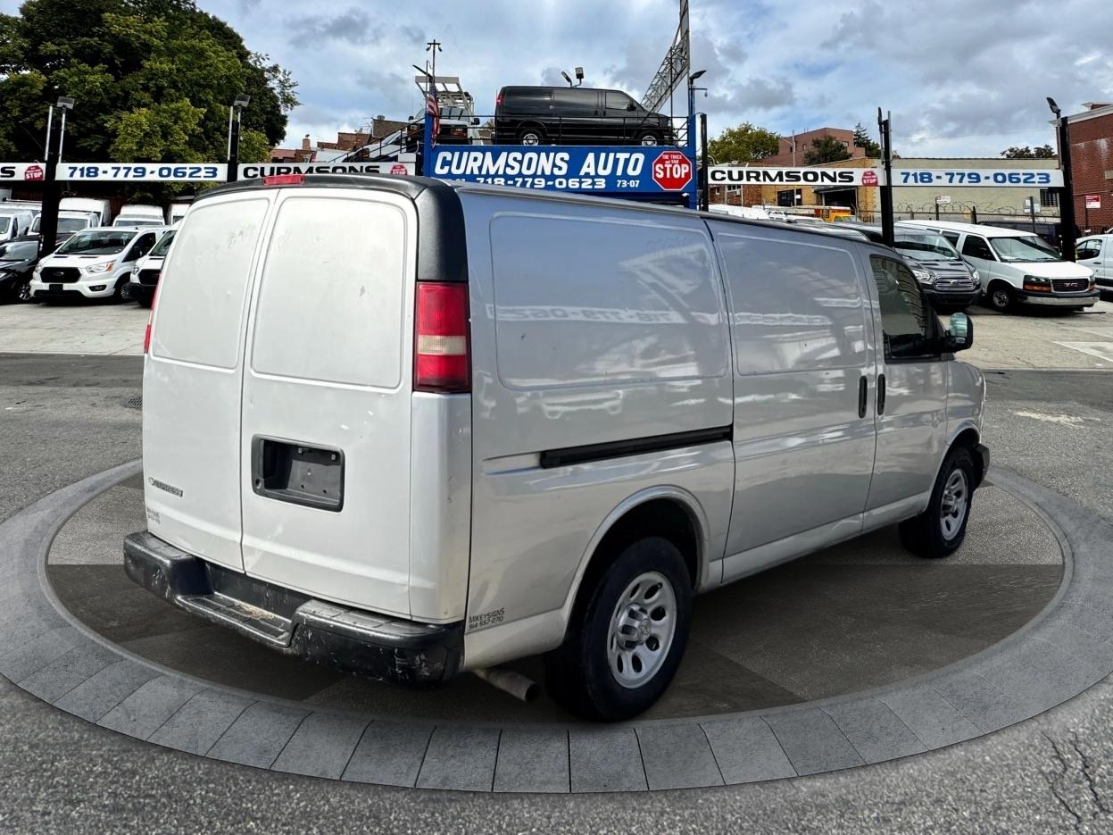 Chevrolet Express Cargo Van RWD 1500 135" 2010