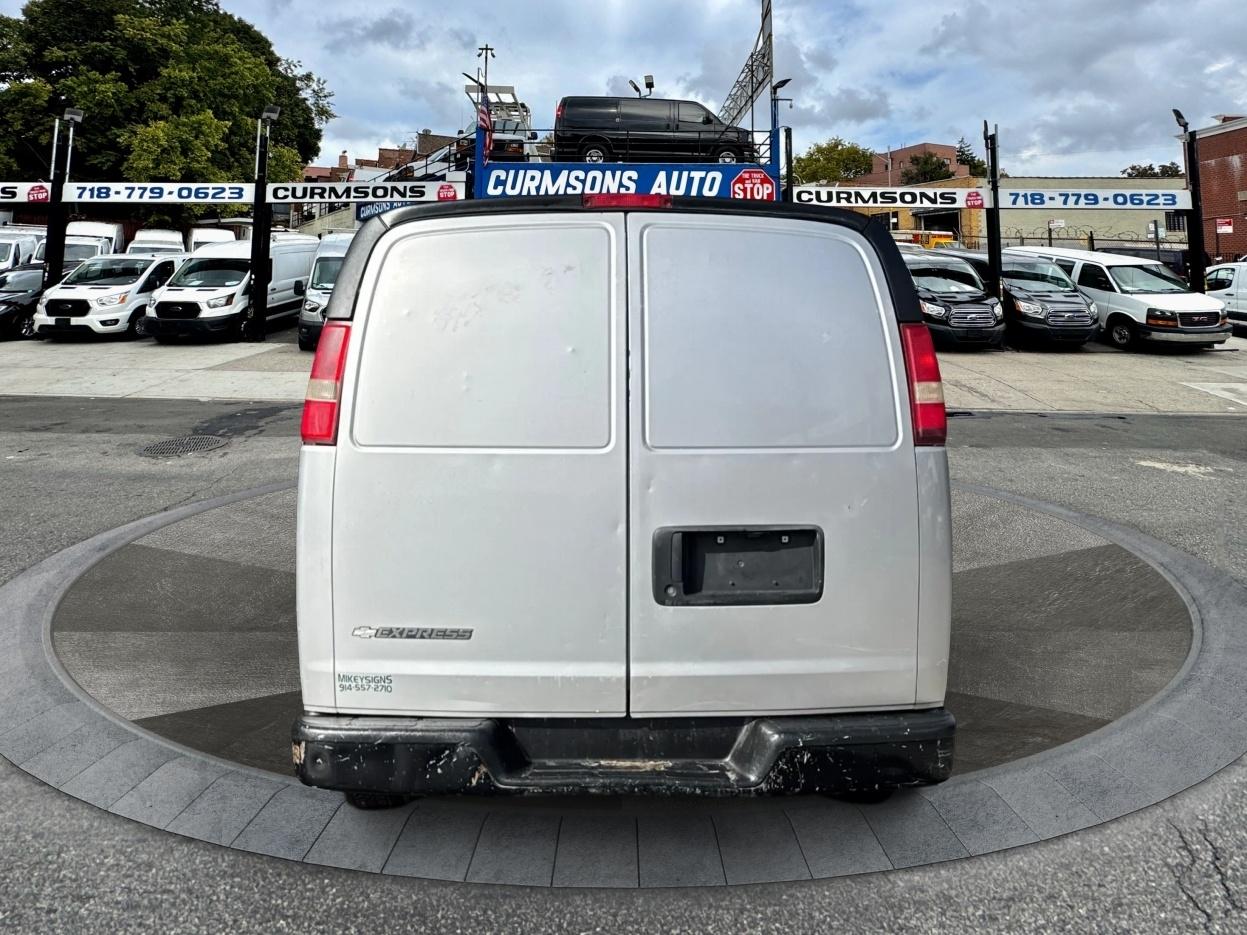 Chevrolet Express Cargo Van RWD 1500 135" 2010