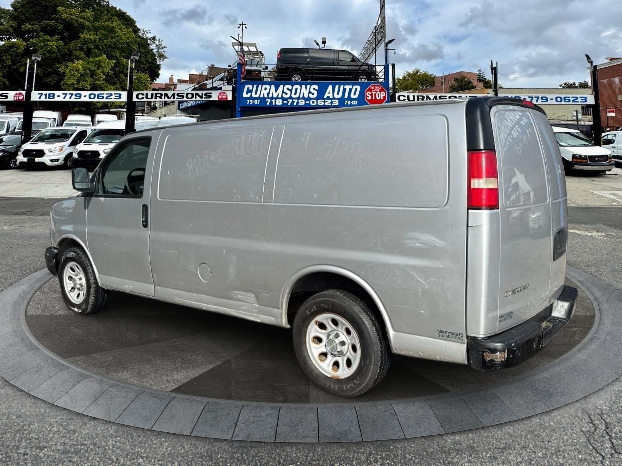 Chevrolet Express Cargo Van RWD 1500 135" 2010