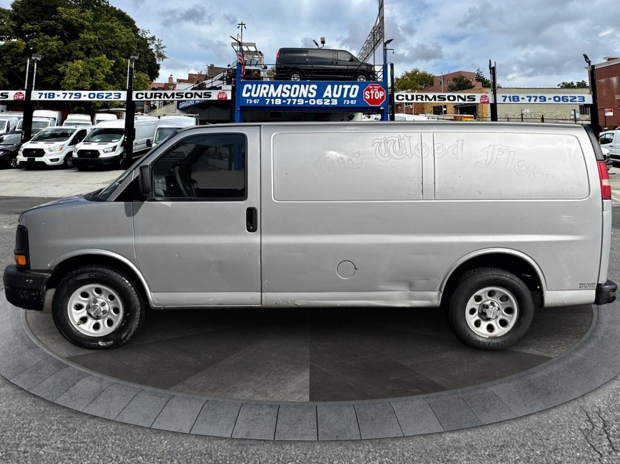 Chevrolet Express Cargo Van RWD 1500 135" 2010