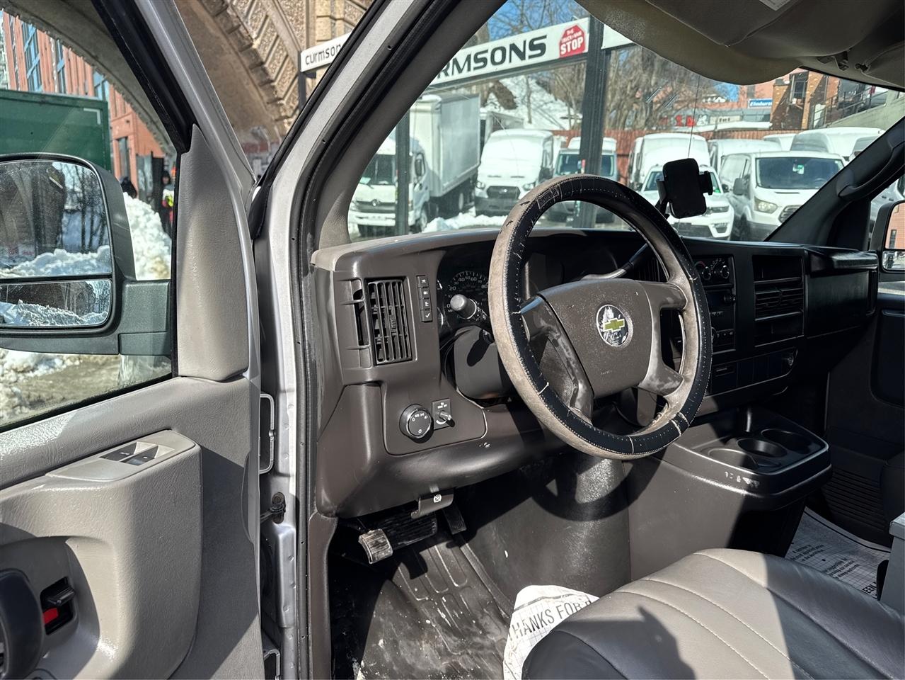 Chevrolet Express Cargo Van RWD 1500 135" 2010