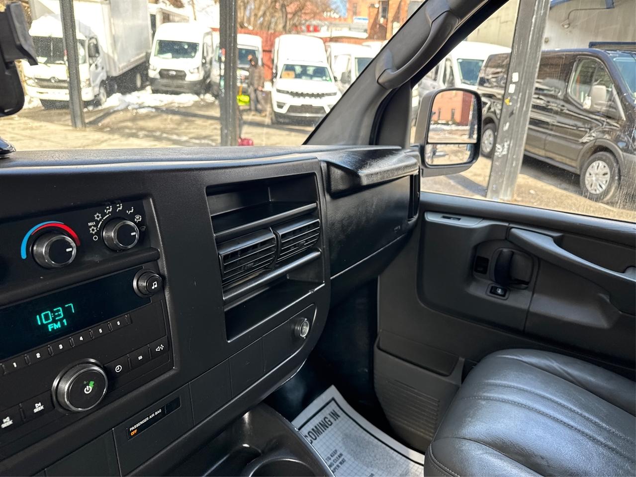 Chevrolet Express Cargo Van RWD 1500 135" 2010