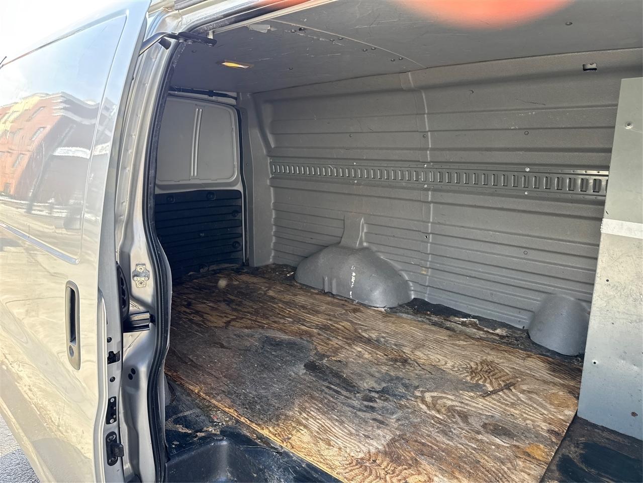 Chevrolet Express Cargo Van RWD 1500 135" 2010