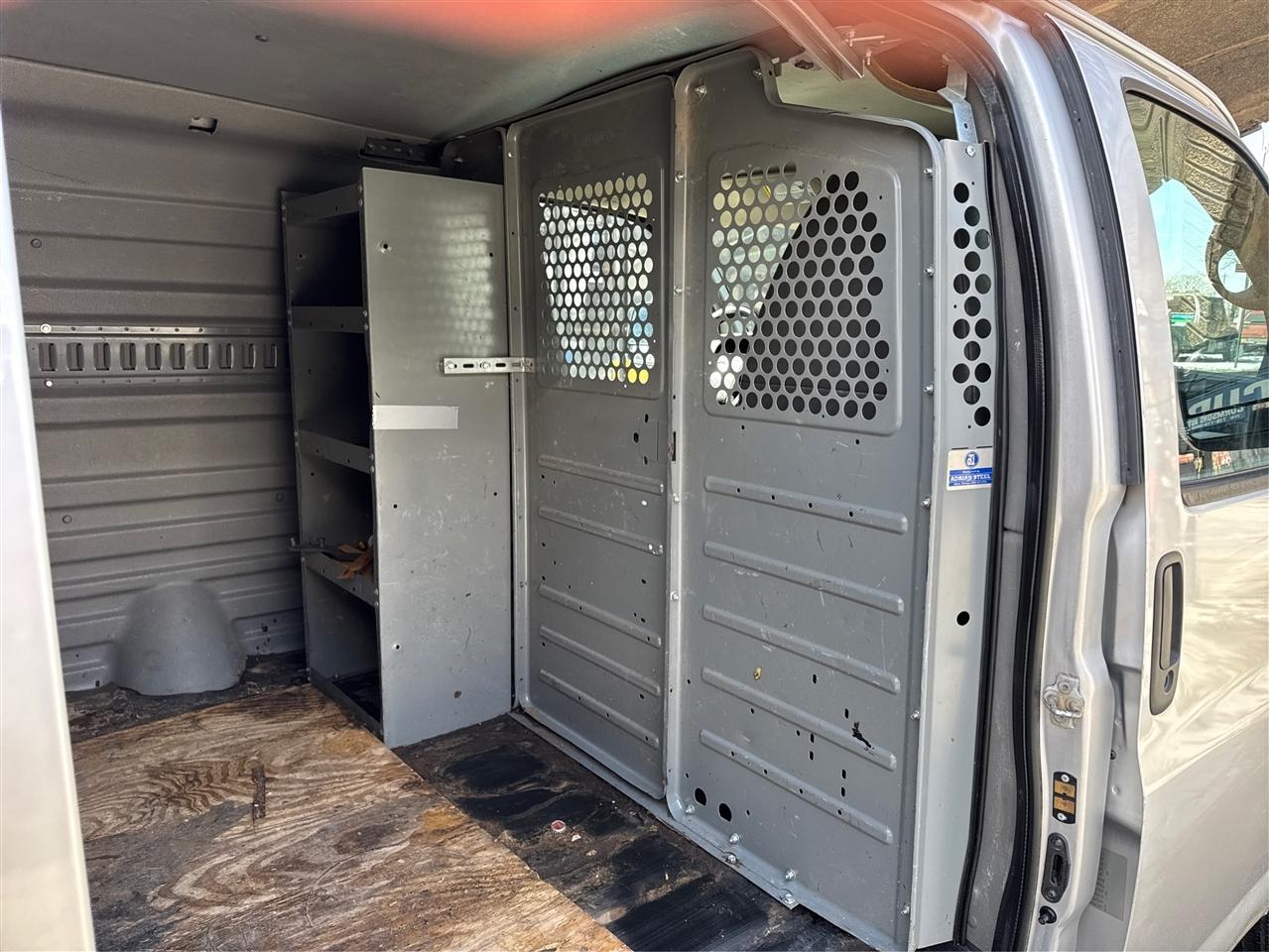 Chevrolet Express Cargo Van RWD 1500 135" 2010