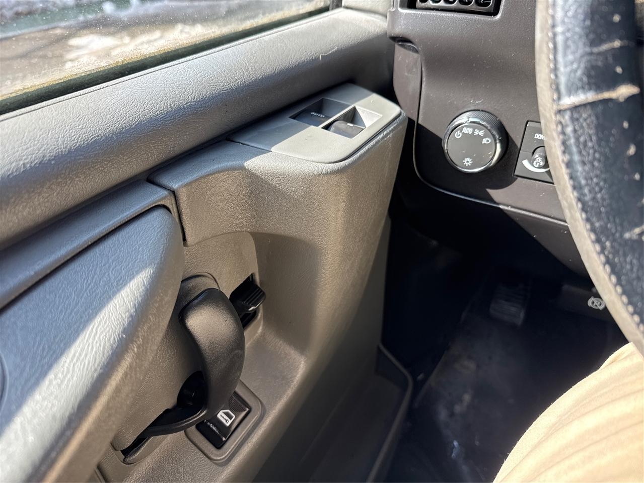 Chevrolet Express Cargo Van RWD 1500 135" 2010