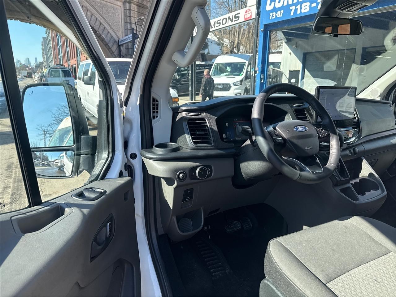 Ford Transit Passenger Wagon T-350 148" Med Roof XLT RWD 2026