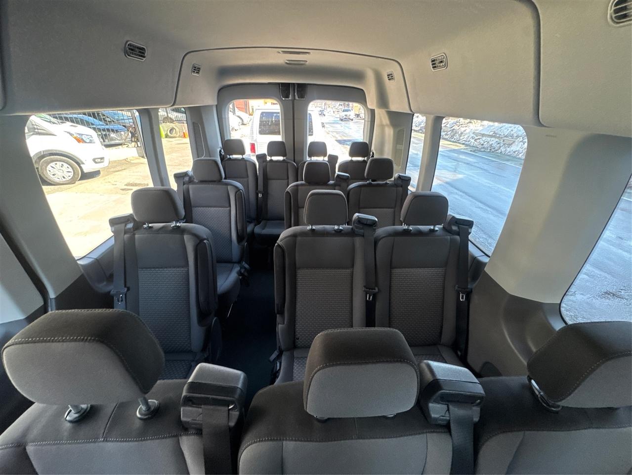 Ford Transit Passenger Wagon T-350 148" Med Roof XLT RWD 2026