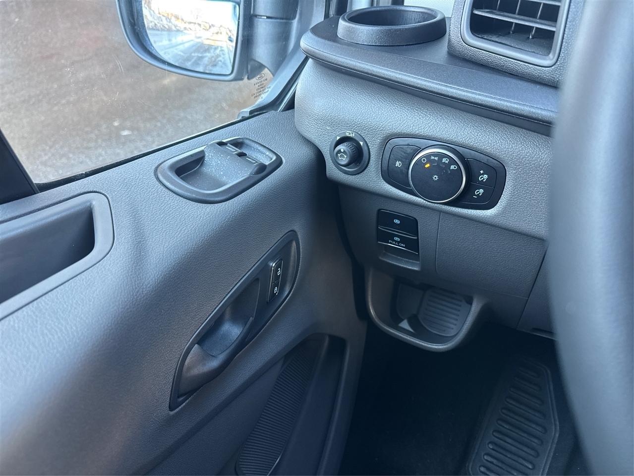 Ford Transit Passenger Wagon T-350 148" Med Roof XLT RWD 2026