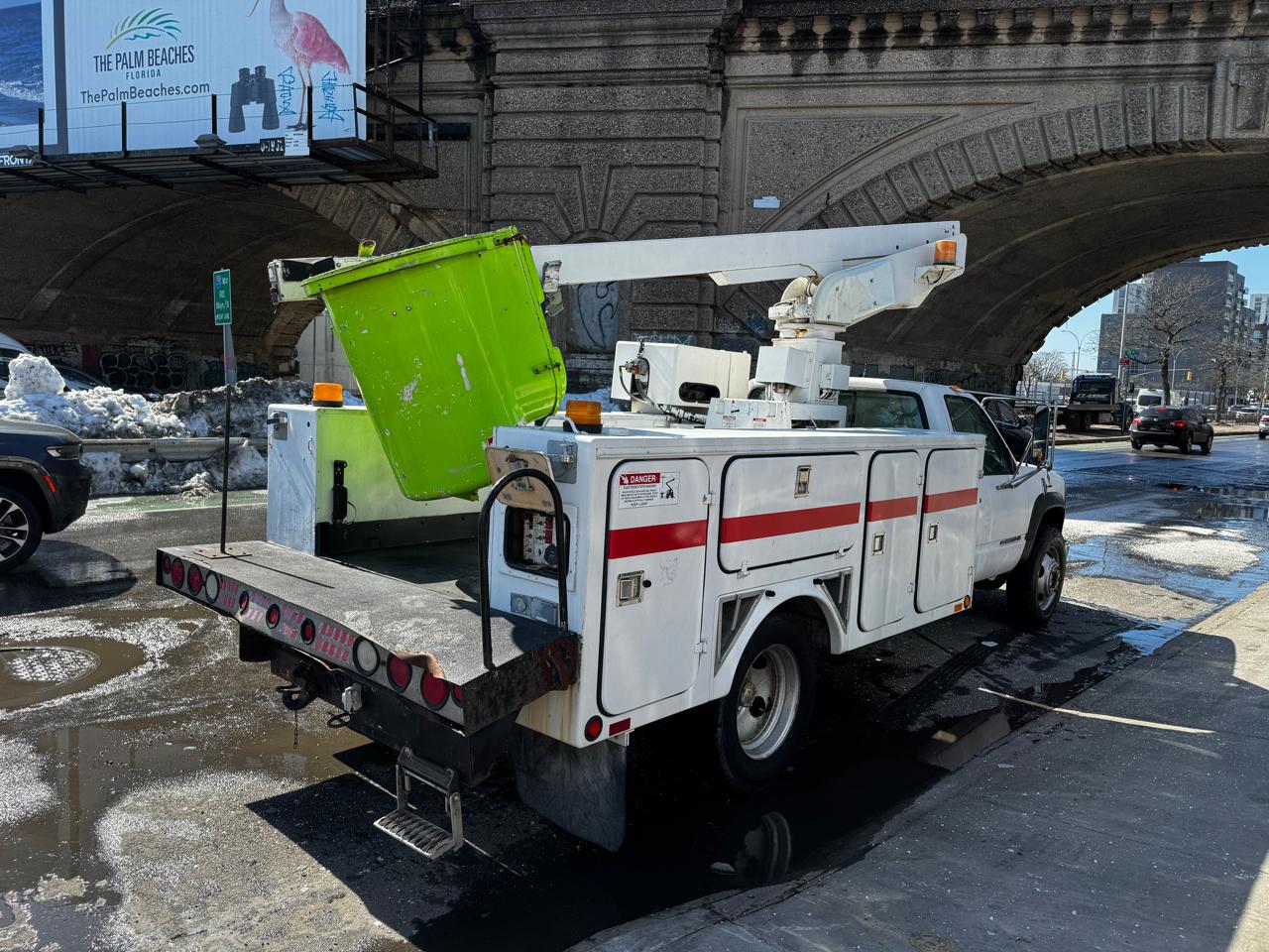 GMC Classic Sierra 3500 HD Reg Cab 159.5" WB C5B 2000