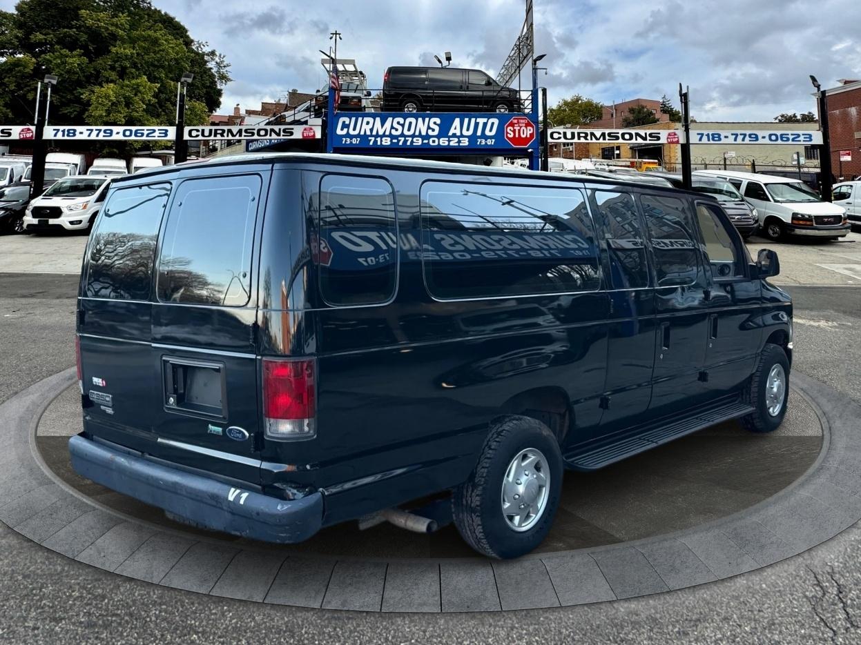 Ford Econoline Wagon E-350 Super Duty Ext XL 2010