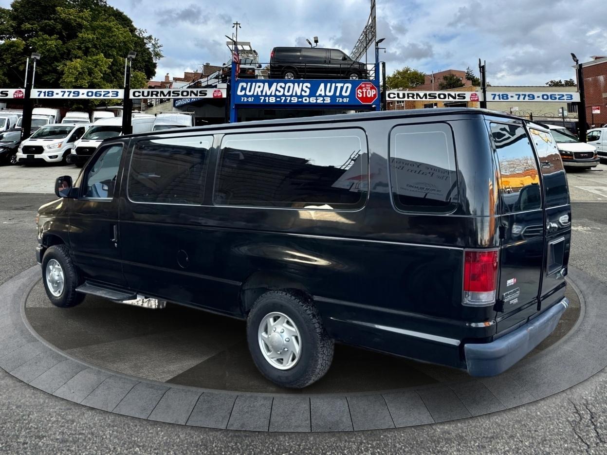 Ford Econoline Wagon E-350 Super Duty Ext XL 2010
