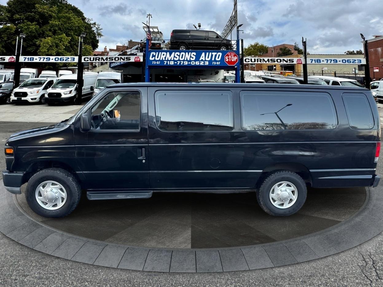 Ford Econoline Wagon E-350 Super Duty Ext XL 2010