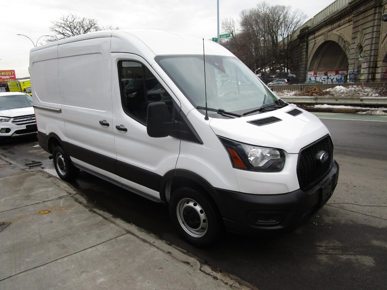 Ford Transit Cargo Van T-250 130" Med Rf 9070 GVWR RWD 2023