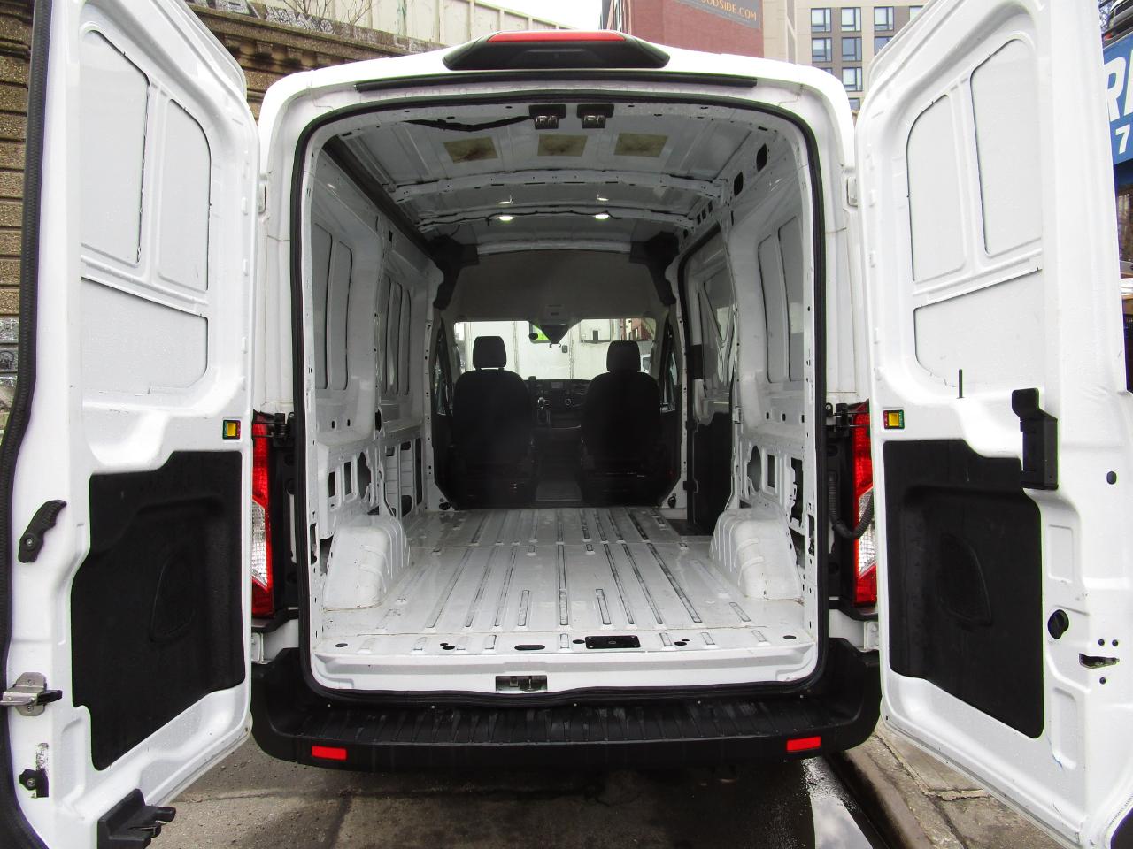 Ford Transit Cargo Van T-250 130" Med Rf 9070 GVWR RWD 2023