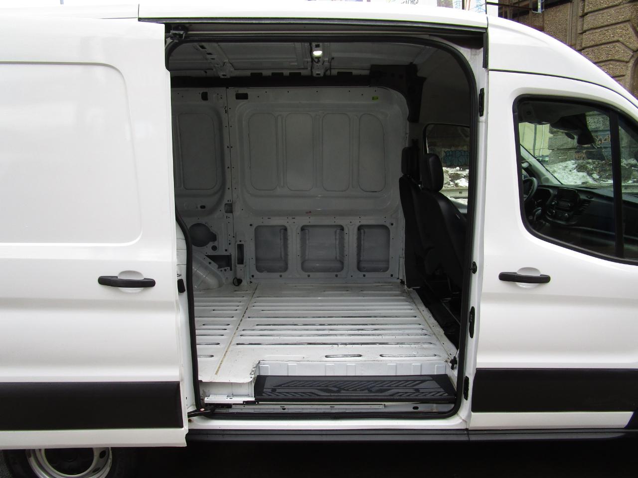 Ford Transit Cargo Van T-250 130" Med Rf 9070 GVWR RWD 2023