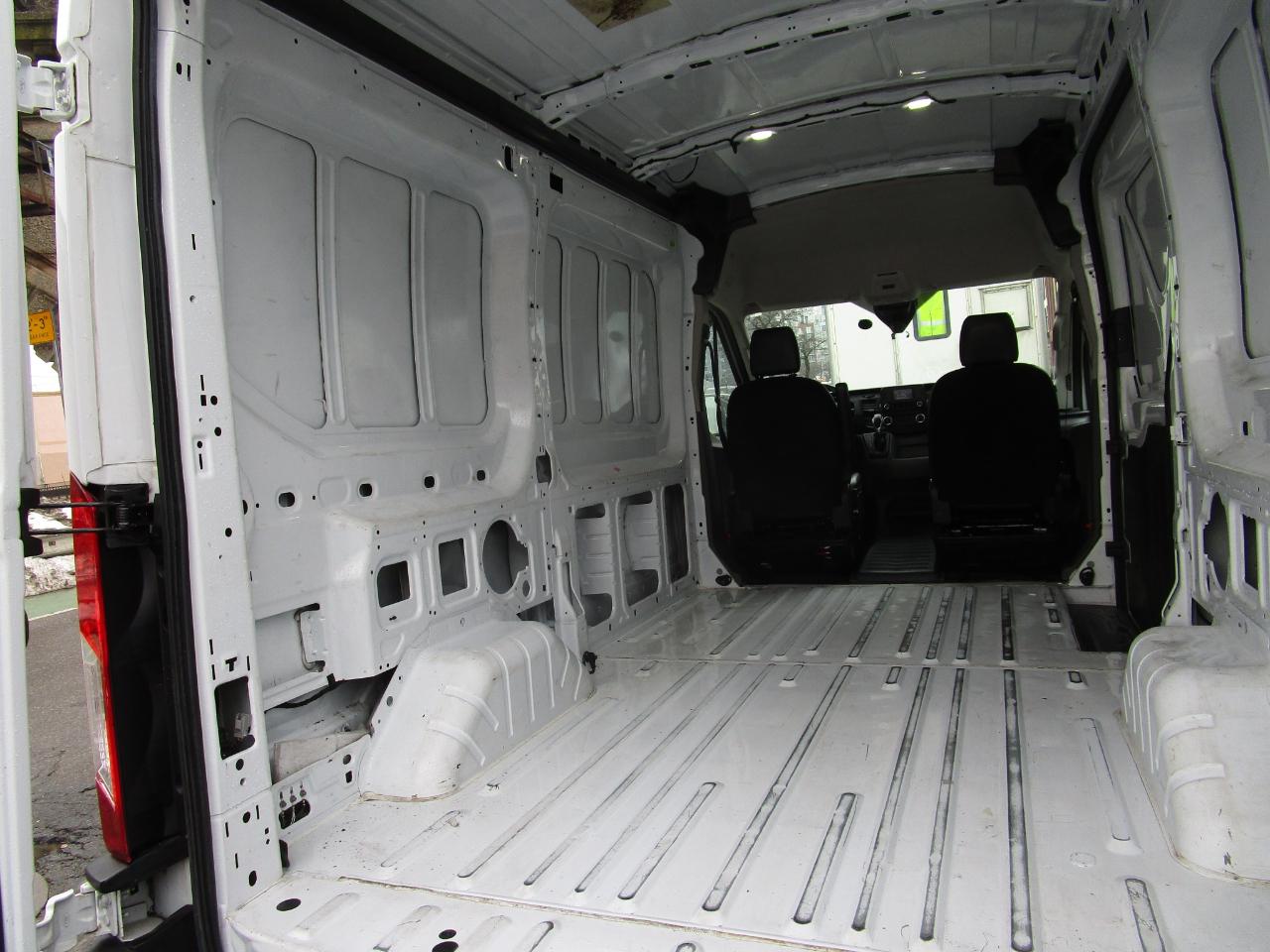 Ford Transit Cargo Van T-250 130" Med Rf 9070 GVWR RWD 2023