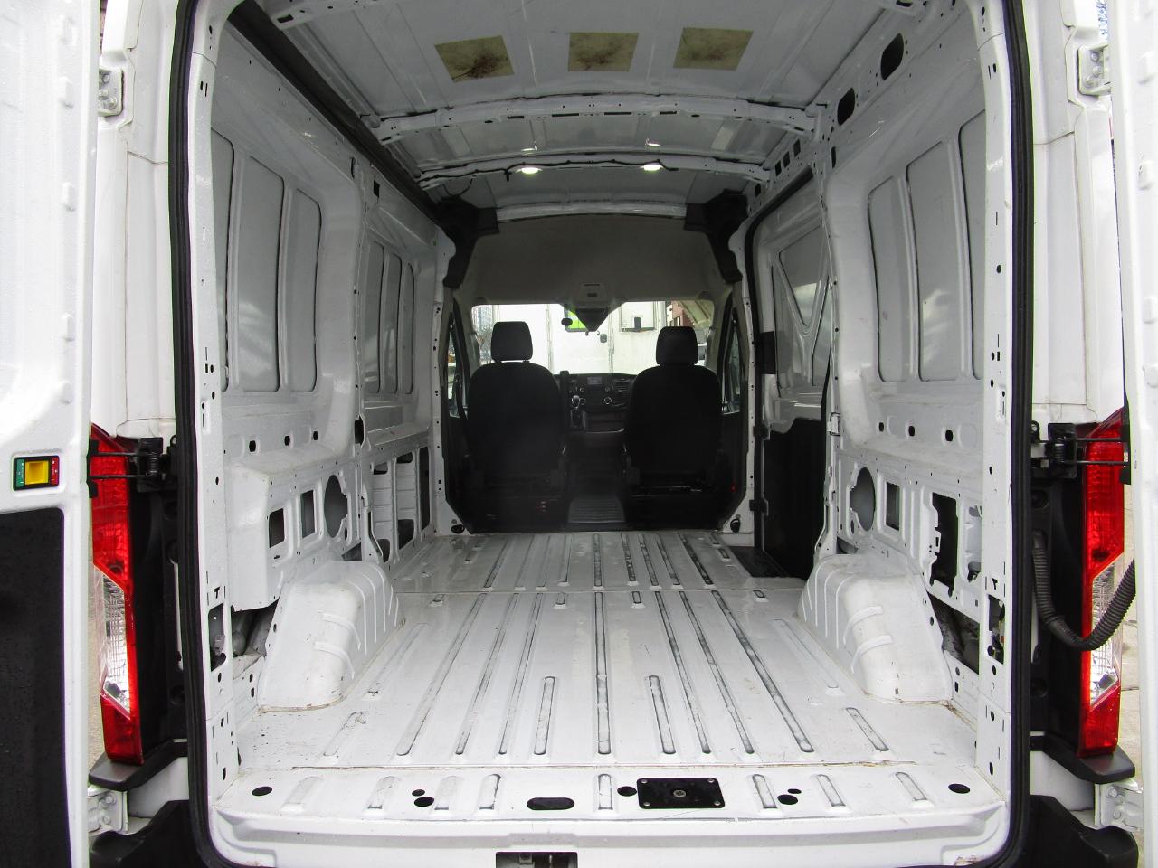 Ford Transit Cargo Van T-250 130" Med Rf 9070 GVWR RWD 2023