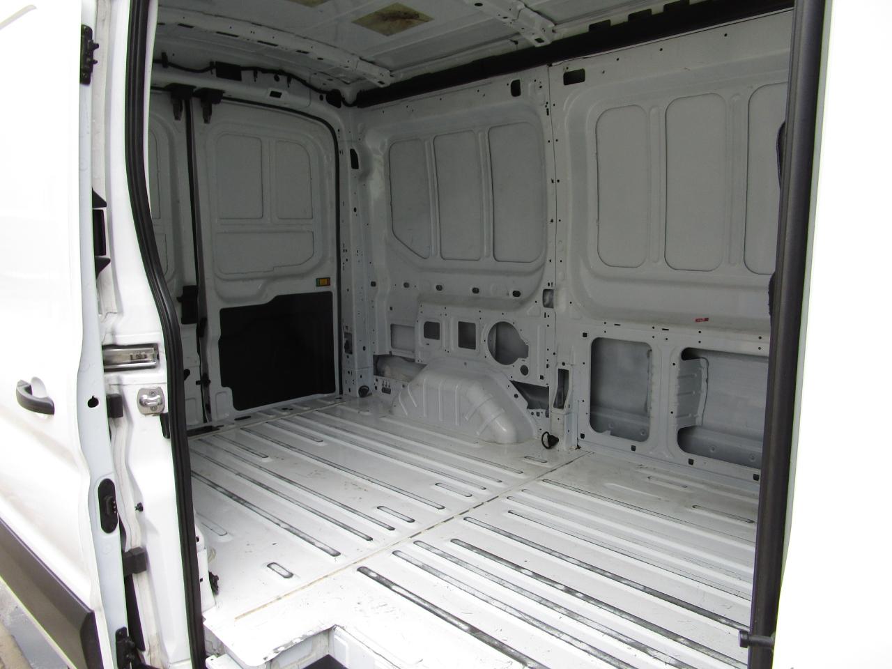 Ford Transit Cargo Van T-250 130" Med Rf 9070 GVWR RWD 2023