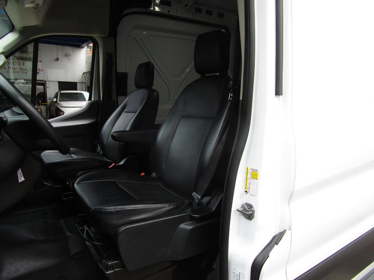 Ford Transit Cargo Van T-250 130" Med Rf 9070 GVWR RWD 2023
