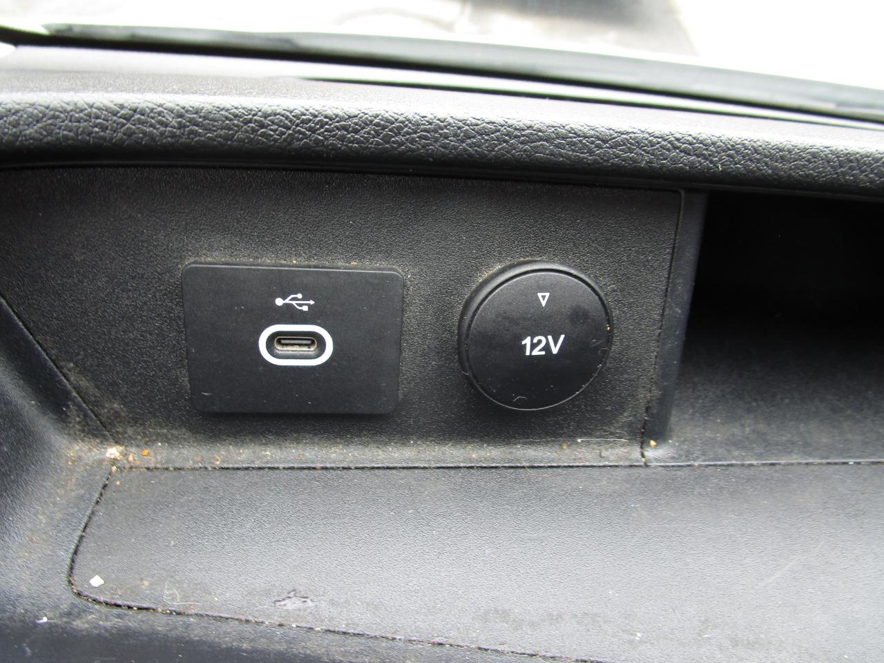 Ford Transit Cargo Van T-250 130" Med Rf 9070 GVWR RWD 2023