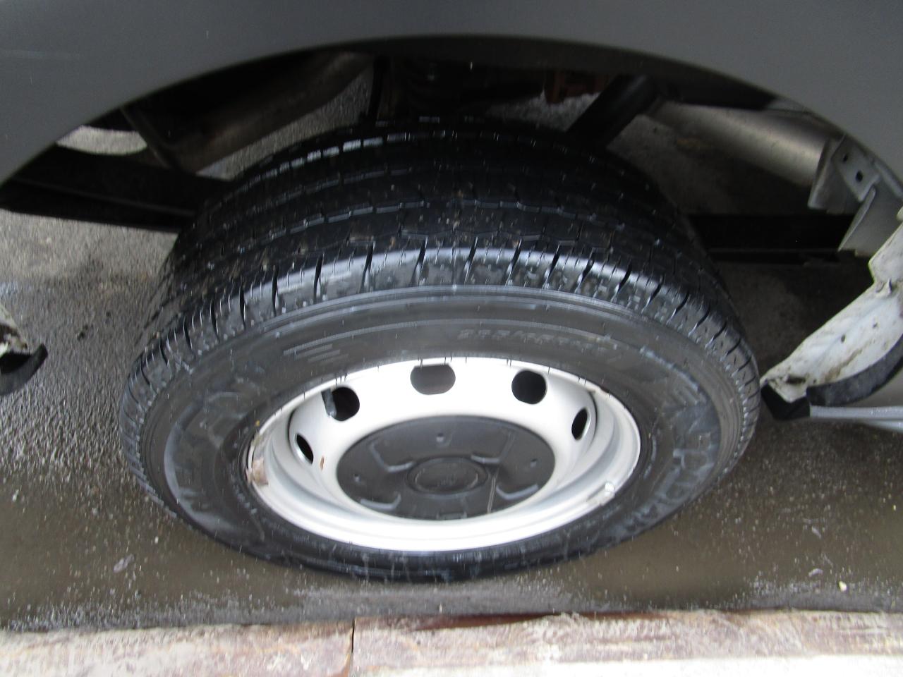 Ford Transit Cargo Van T-250 130" Med Rf 9070 GVWR RWD 2023