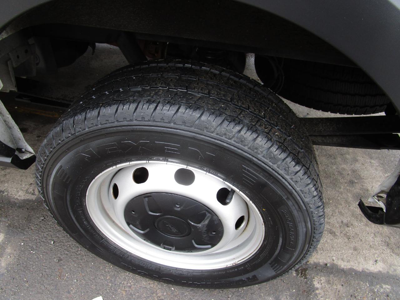 Ford Transit Cargo Van T-250 130" Med Rf 9070 GVWR RWD 2023